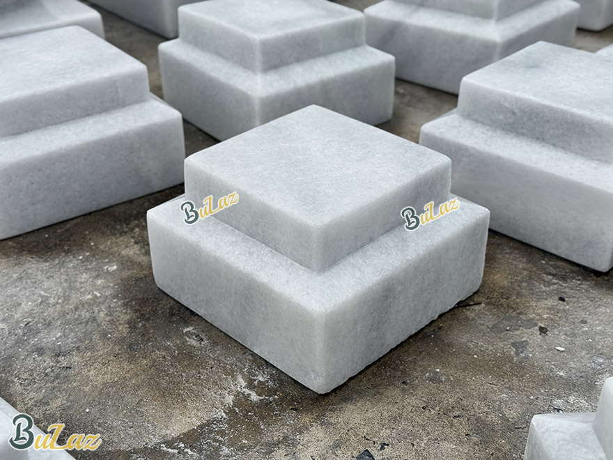 Chân đá tảng vuông kê cột nhà gỗ